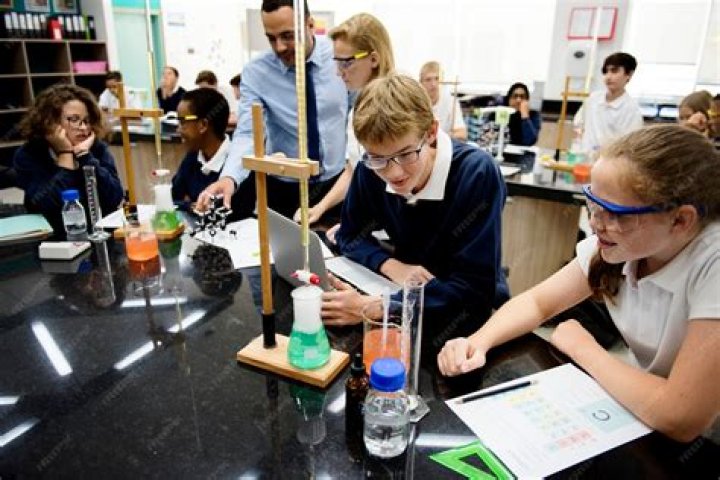 
4 students, 1 teacher injured in grisly high school chemistry classroom fire 
