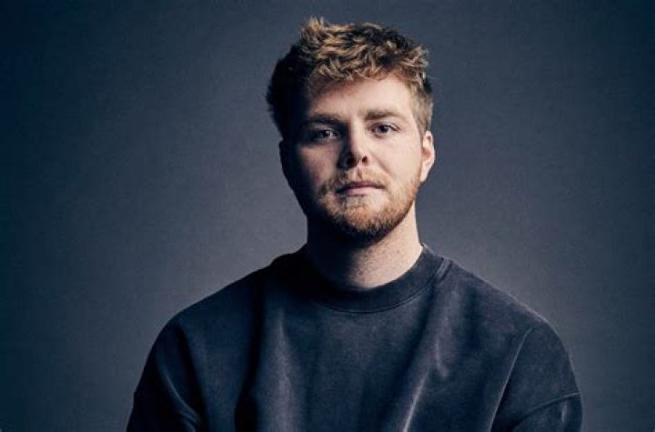 
AK Warren Height, Weight, Net Worth, Age, Birthday, Wikipedia, Who, Nationality, Biography 