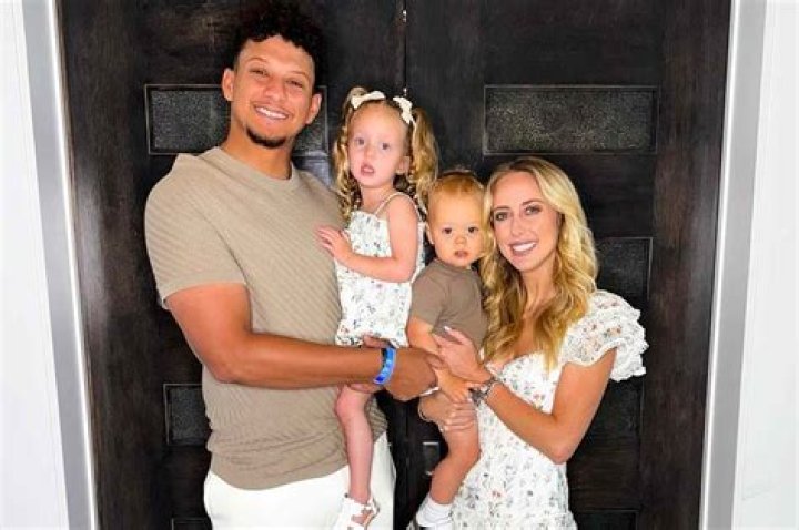 
Brittany Mahomes Bares Her Baby Bump in Side-by-Side Photos from Both Pregnancies: ‘Not Even Close’ 