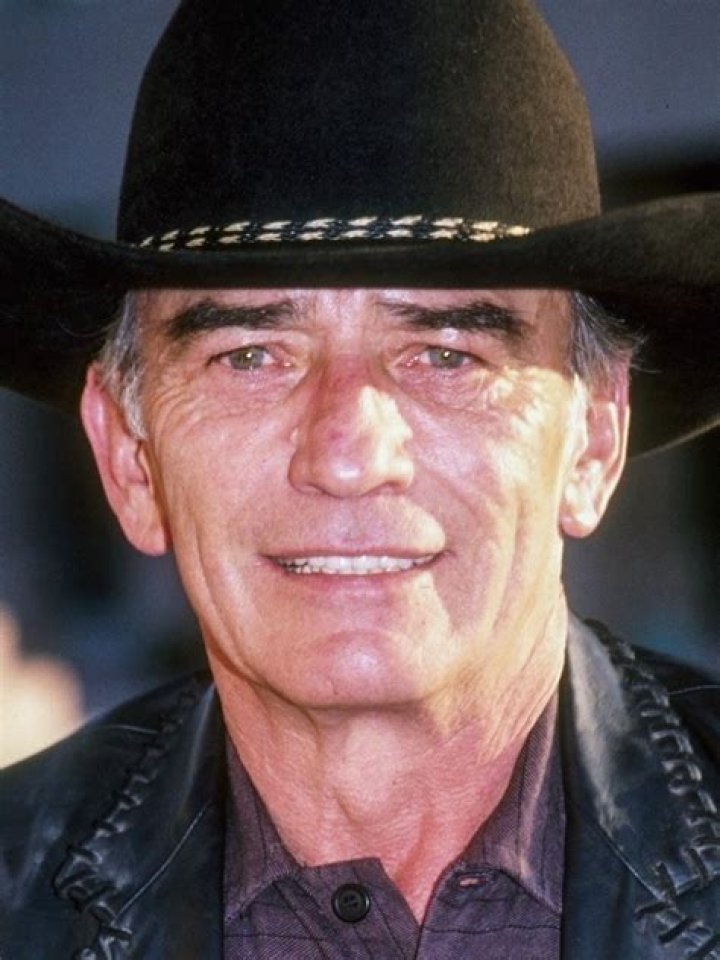 
Charles Drury Height, Weight, Net Worth, Age, Birthday, Wikipedia, Who, Instagram, Biography 