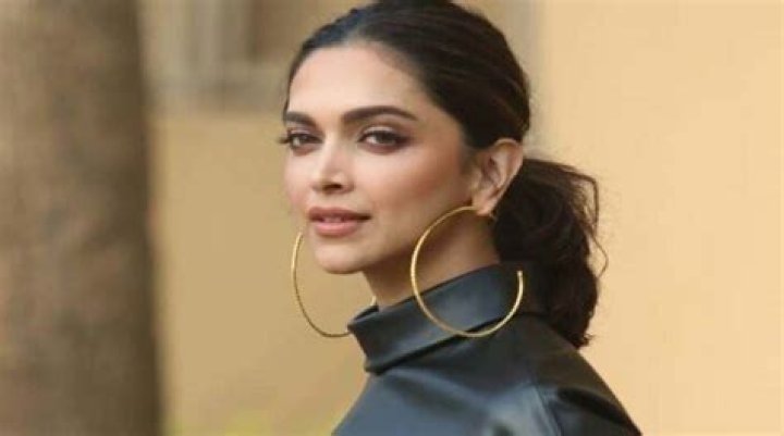 
Deepika Padukone Rushed To Breach Candy Hospital Mumbai Last Night 