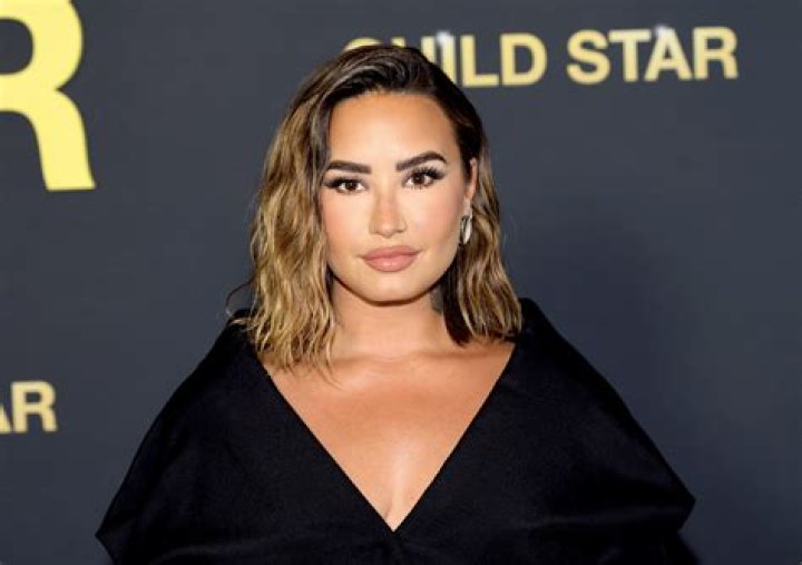 
Demi Lovato Updates Her Pronouns To She/Her 