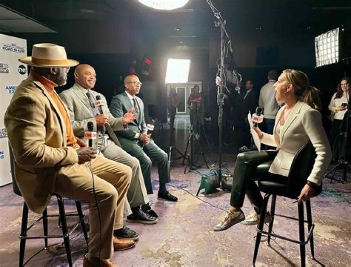 
Don Lemon Bids Emotional Farewell on Final CNN Prime-Time Show: ‘I Hope I Made You Proud’ 