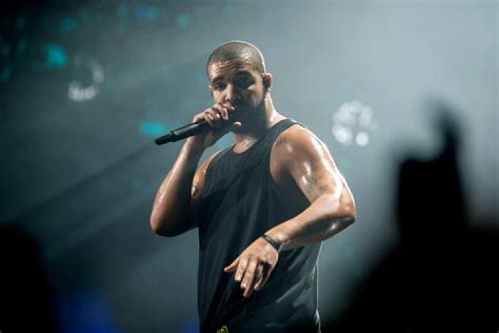
Drake Trolls YouTube Music Critic Over Fake DMs 