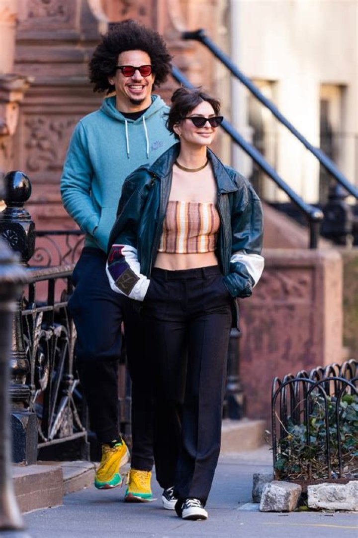 
Emily Ratajkowski and Eric André Get Cozy on Vacation in Cayman Islands 