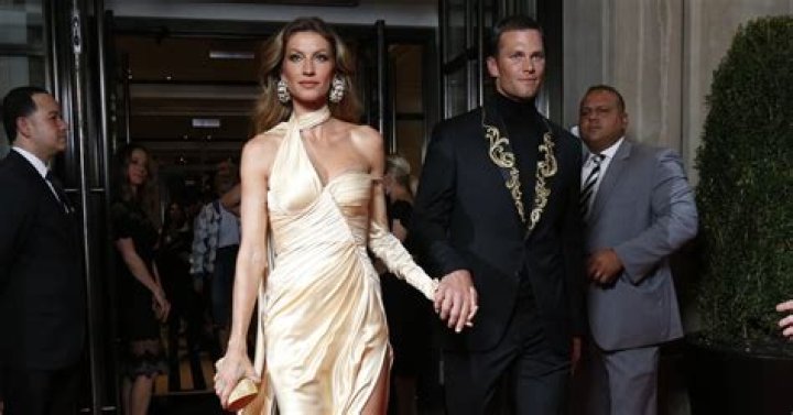 
Gisele Bündchen Has Hired a Divorce Lawyer, Tom Brady ‘Trying to Figure Out What to Do’: Sources 