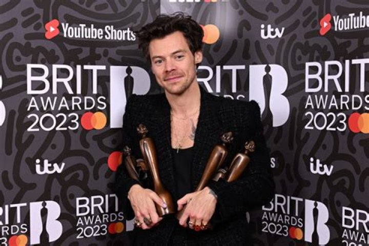 
Harry Styles Wins Artist of Year at 2023 Brit Awards: From One Direction to a Movement! 