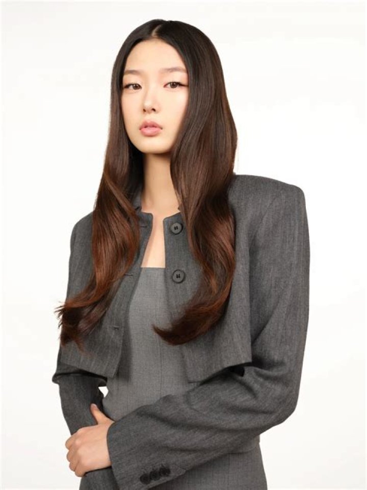 
Heyoon Jeong Height, Weight, Net Worth, Age, Birthday, Wikipedia, Who, Nationality, Biography 