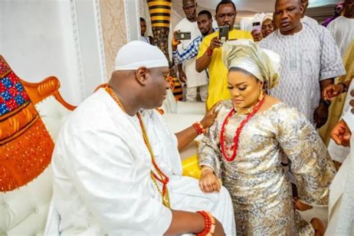 
“Horny of Ife” Nigerians make fun of the Ooni of Ife for marrying six women in two months. 