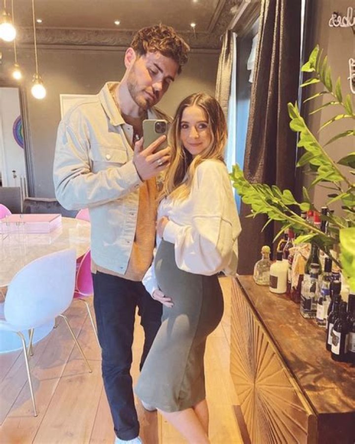 Is Emma Poppy Deyes Pregnant? Here’s What Fans Think