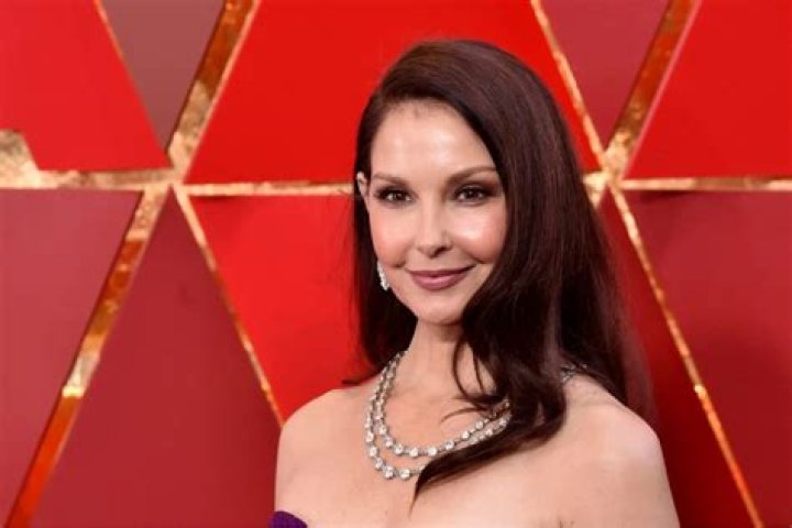 
Is Jess Jubb – Largeandincharge2 Height, Weight, Net Worth, Age, Birthday, Wikipedia, Who, Instagram, Biography 