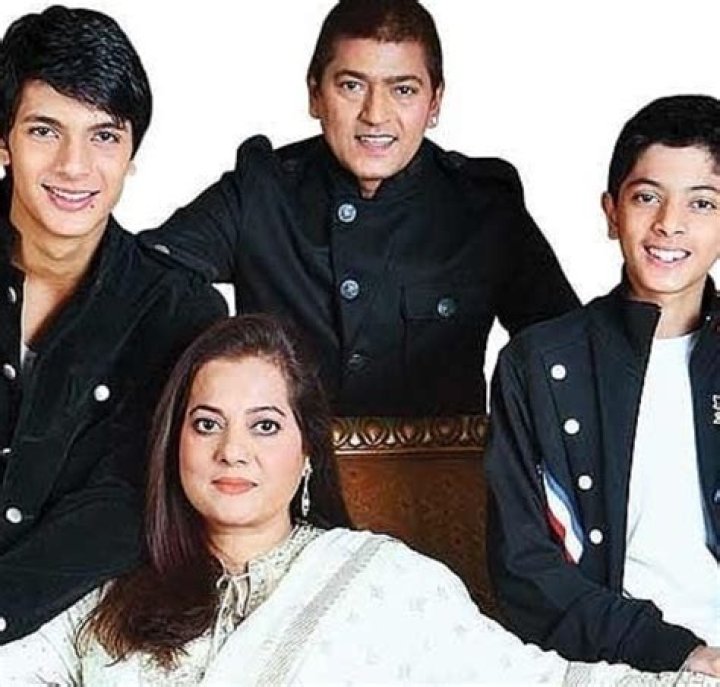 
Is Sunetra Pandit Married To Ramesh Pandit? Husband 2022 Update – Age Difference And Children 