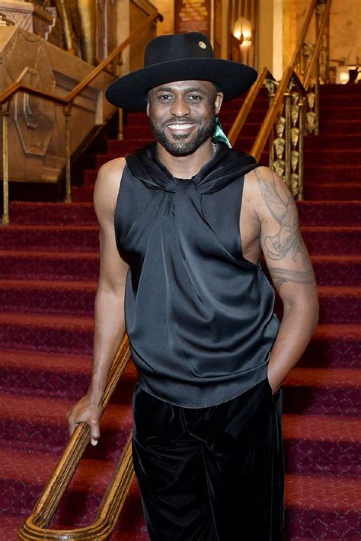 
Is Wayne Brady Gay? Age, Height, Net Worth 