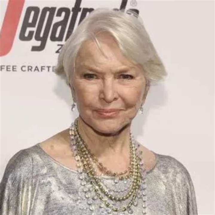 
Jeanne Lazarus Height, Weight, Net Worth, Age, Birthday, Wikipedia, Who, Nationality, Biography 