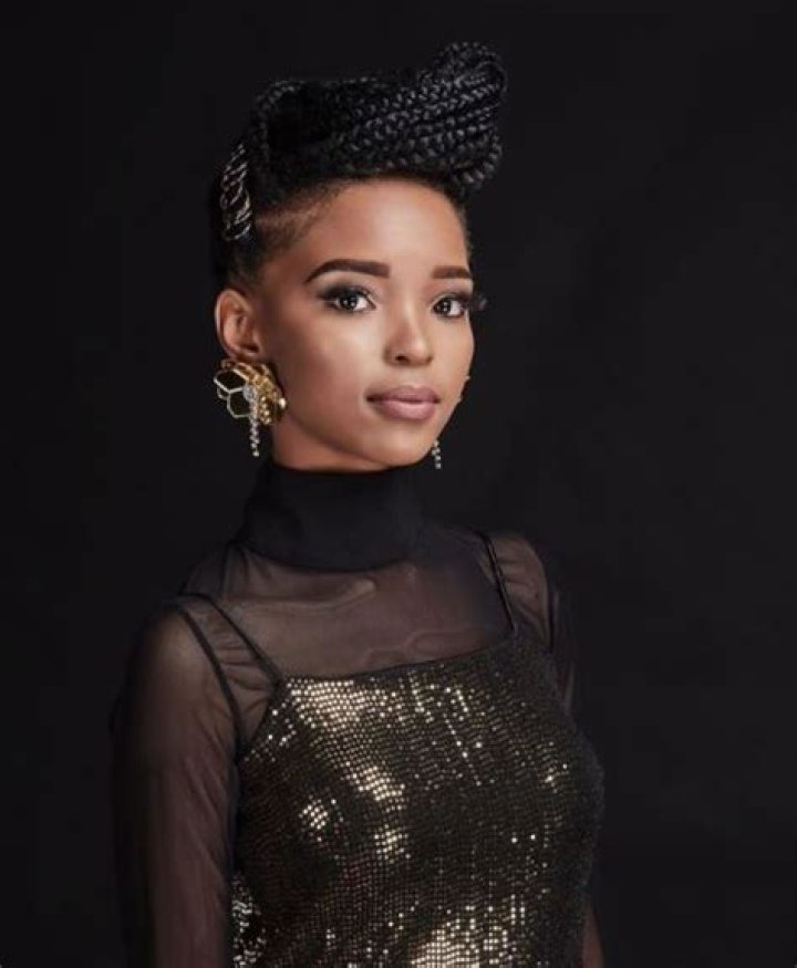 
Mapula Mafole Height, Weight, Net Worth, Age, Birthday, Wikipedia, Who, Nationality, Biography 