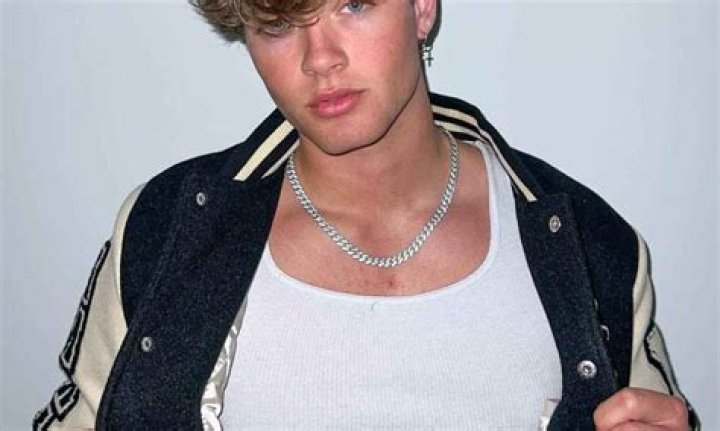 
Max Didluck (TikTok Star) Biography, Age, Girlfriend, Height, Net Worth 