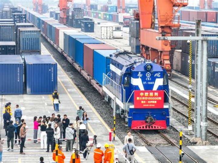 
N.Korea-China freight train service resumes 
