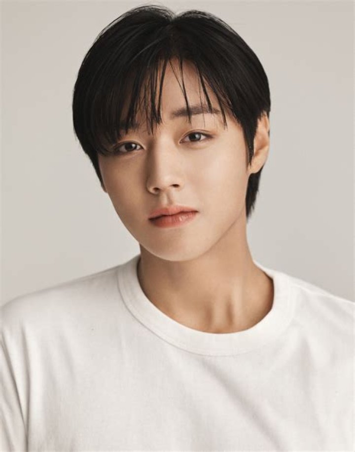 Park Hoon Height, Weight, Net Worth, Age, Birthday, Wikipedia, Who, Nationality, Biography