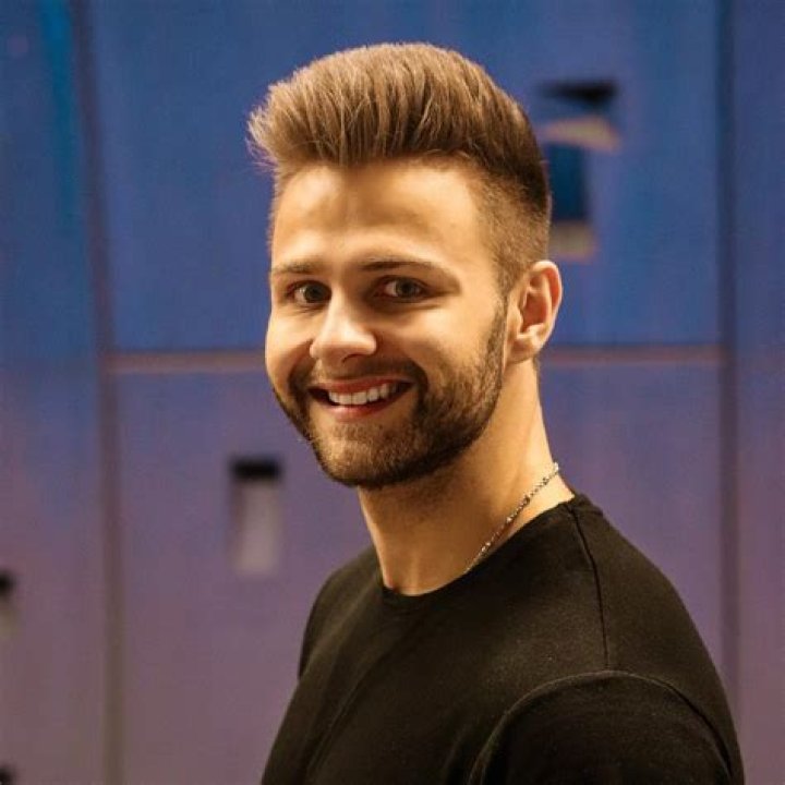 
Simon Hirschmann (TikTok Star) Biography, Age, Boyfriend, Height, Net Worth 