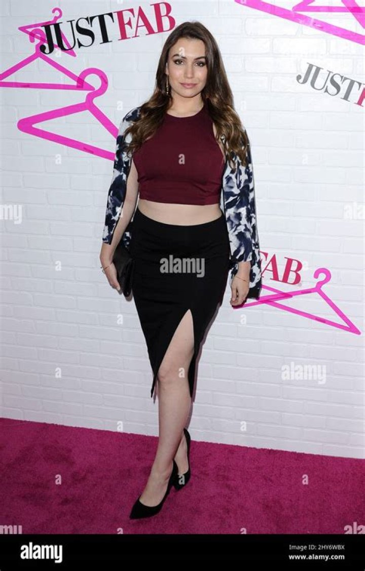 Sophie Simmons Height, Weight, Net Worth, Age, Birthday, Wikipedia, Who, Nationality, Biography
