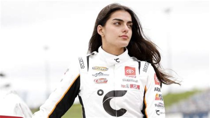 Toni Breidinger Height, Weight, Net Worth, Age, Birthday, Wikipedia, Who, Nationality, Biography