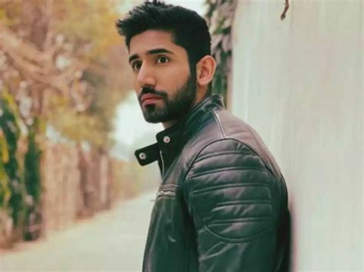 
Varun Sood Height, Weight, Net Worth, Age, Birthday, Wikipedia, Who, Nationality, Biography 