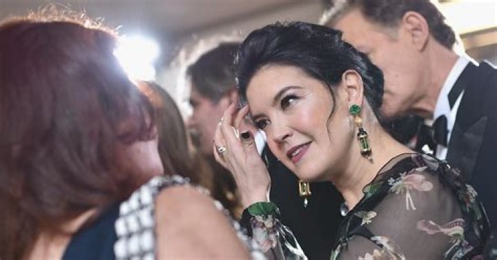 What Happened To Phoebe Cates? Why Did She Quit Hollywood?