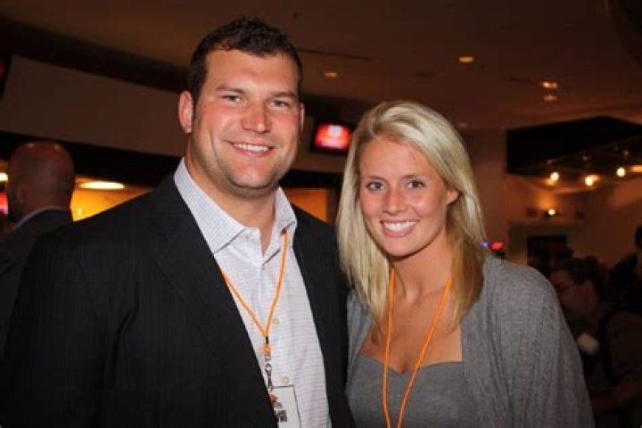 Who Is Joe Thomas’ Wife, Annie Thomas?